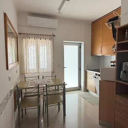 Casinha - 80 M From The Apartment